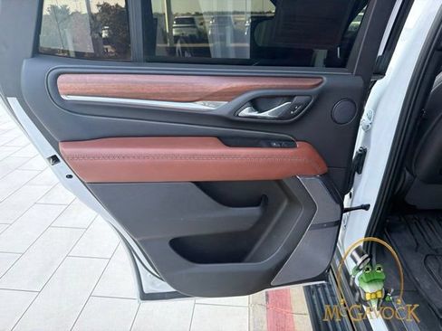 Used 2023 GMC Yukon Denali Ultimate w/ LPO, Floor Liner Package AWD/4WD image 19