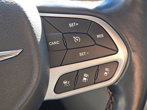 Used 2019 Chrysler Pacifica Touring-L Plus w/ Advanced Safetytec Group FWD image 17