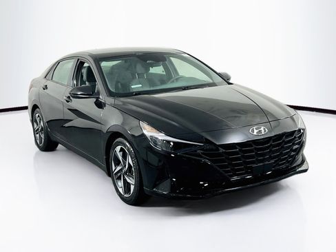 Used 2023 Hyundai Elantra SEL w/ Convenience Package FWD image 3