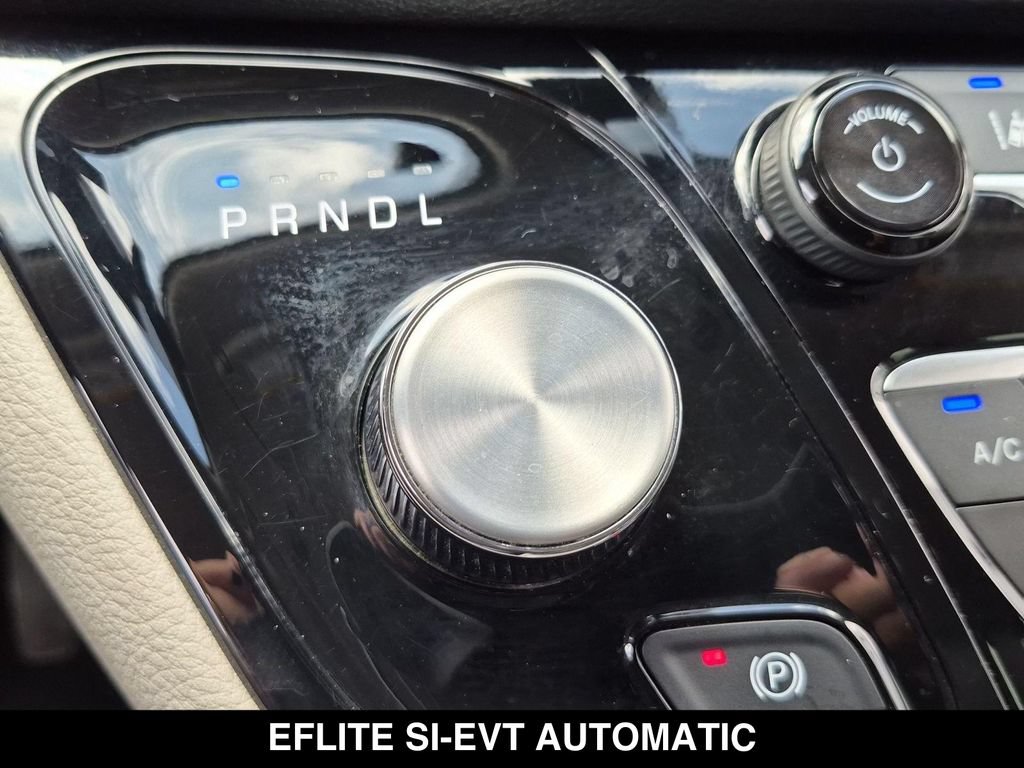 Used 2024 Chrysler Pacifica Limited FWD image 20