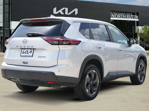 Used 2024 Nissan Rogue SV AWD/4WD image 5
