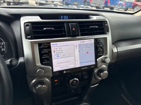 Used 2020 Toyota 4Runner SR5 AWD/4WD image 18