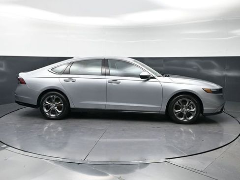 Used 2023 Honda Accord EX-L image 4