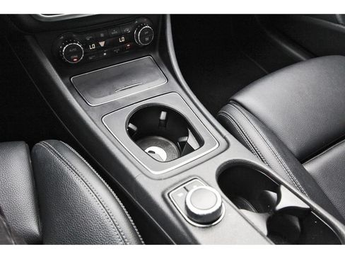 Used 2019 Mercedes-Benz CLA 250 4MATIC image 32