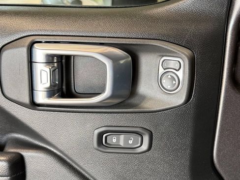 Used 2021 Jeep Wrangler Unlimited Sport AWD/4WD image 33