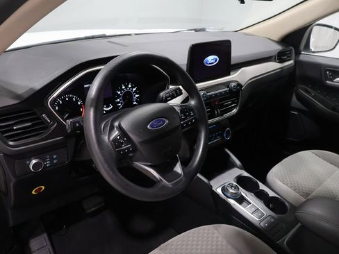 Used 2020 Ford Escape SE image 16