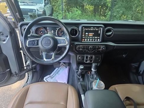 Used 2023 Jeep Wrangler Unlimited Sahara w/ Cold Weather Group AWD/4WD image 7