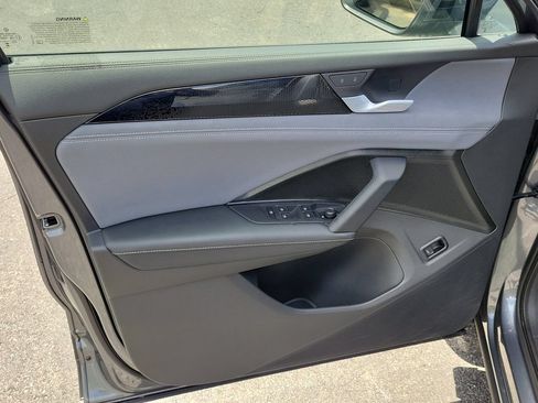 Certified 2026 Volkswagen Tiguan SE FWD image 17