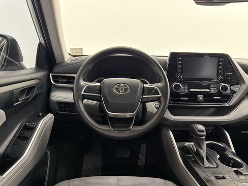 Used 2022 Toyota Highlander L FWD image 26