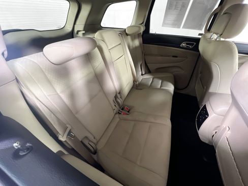 Used 2022 Jeep Grand Cherokee Laredo E image 25