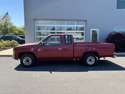 Used 1993 Nissan Pickup 2WD King Cab image 2