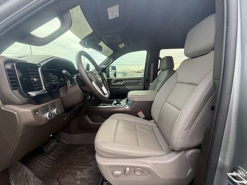 Used 2024 GMC Sierra 2500 SLT w/ SLT Premium Package image 12