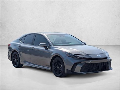 Used 2025 Toyota Camry SE FWD image 3