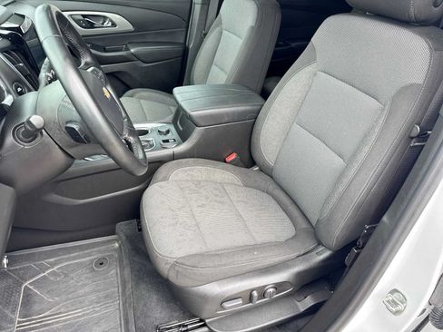 Used 2023 Chevrolet Traverse LT FWD image 15