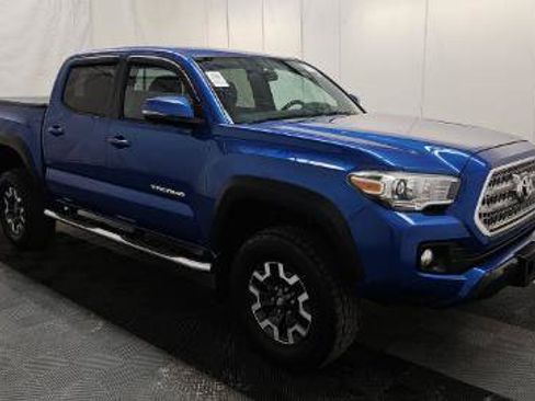 Used 2017 Toyota Tacoma TRD Off-Road w/ Tow Package (A/T) AWD/4WD image 2