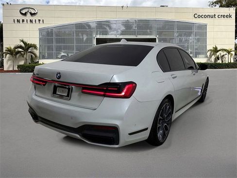 Used 2022 BMW 750i xDrive w/ Executive Package image 4