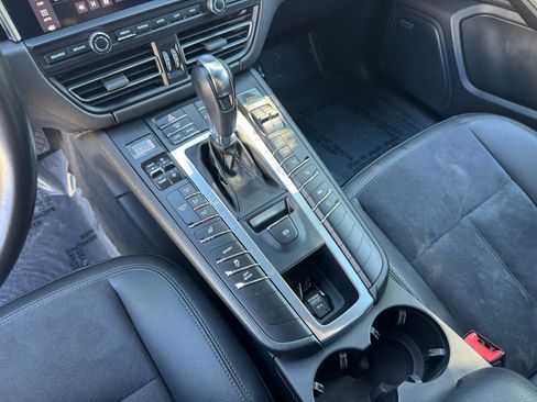 Used 2020 Porsche Macan image 35
