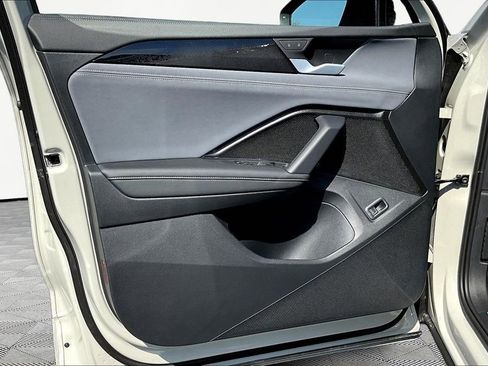 New 2026 Volkswagen Tiguan SE R-Line image 18