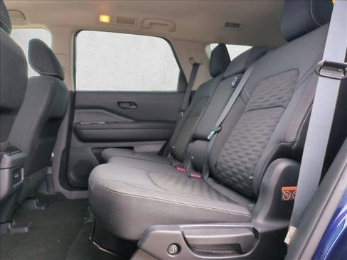 Used 2025 Nissan Pathfinder SV image 18