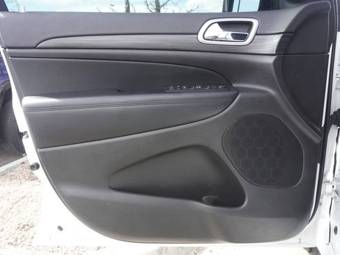 Used 2019 Jeep Grand Cherokee Altitude image 17