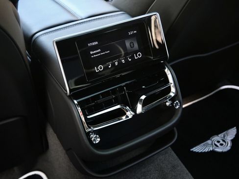 Used 2022 Bentley Flying Spur Plug-In Hybrid AWD/4WD image 28