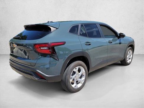Used 2025 Chevrolet Trax LS w/ LS Convenience Package FWD image 5