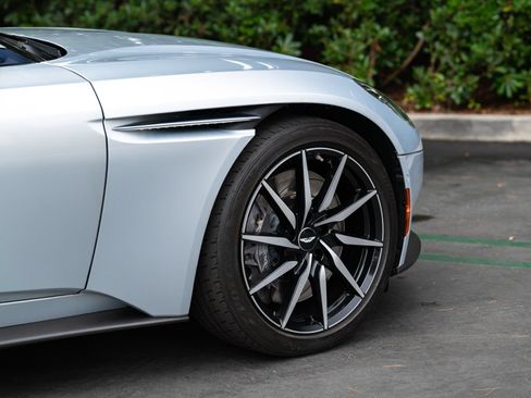Used 2020 Aston Martin DB11 Volante RWD image 10