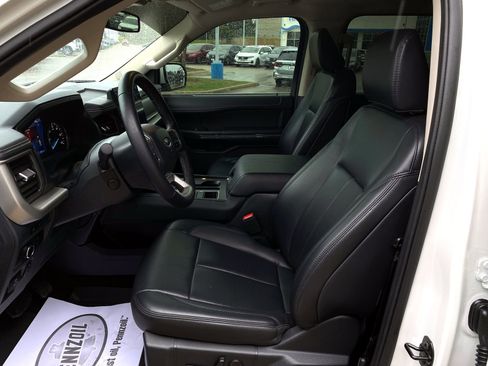 Used 2024 Ford Expedition XLT RWD image 11