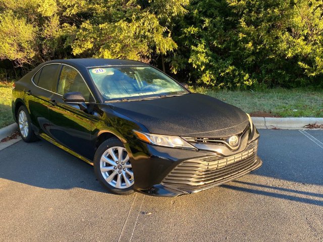 Used 2020 Toyota Camry LE FWD image 1