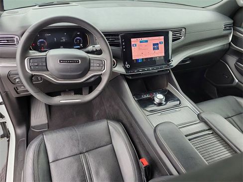 Used 2023 Jeep Wagoneer Series III w/ Preferred Equipment Group image 19