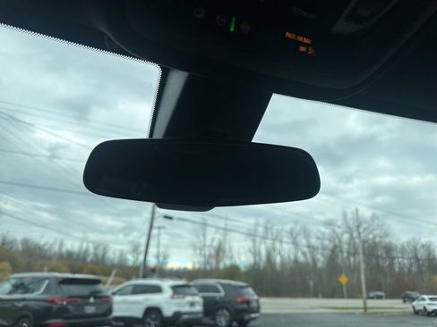 Used 2022 Chevrolet Traverse LT w/ Midnight/Sport Edition image 26