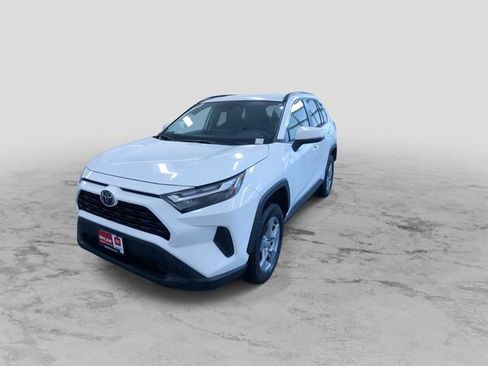 Used 2025 Toyota RAV4 XLE AWD/4WD image 6