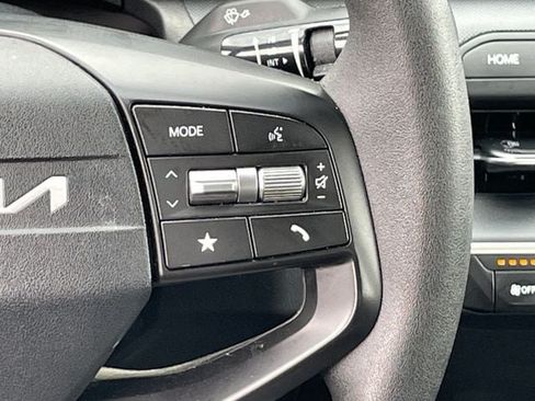 Used 2025 Kia K4 FWD image 13