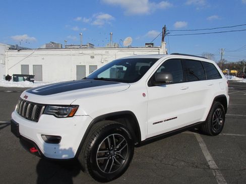 Used 2017 Jeep Grand Cherokee Trailhawk w/ Trailhawk Luxury Group AWD/4WD image 18