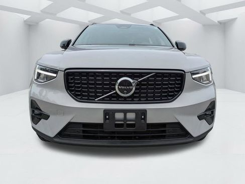 Used 2025 Volvo XC40 B5 Plus AWD/4WD image 11