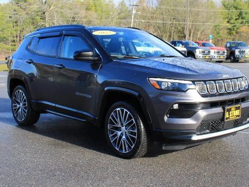 Used 2022 Jeep Compass Limited w/ Elite Group AWD/4WD image 3