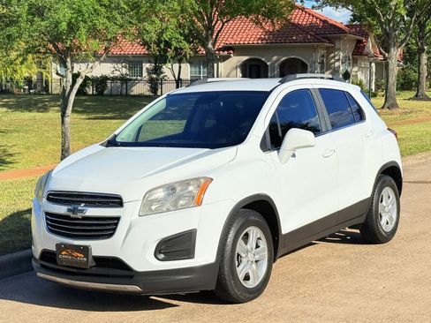 Used 2015 Chevrolet Trax LT w/ LT Plus Package image 3