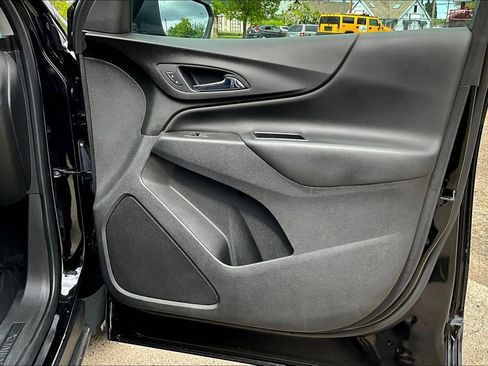 Used 2021 Chevrolet Equinox LT image 24