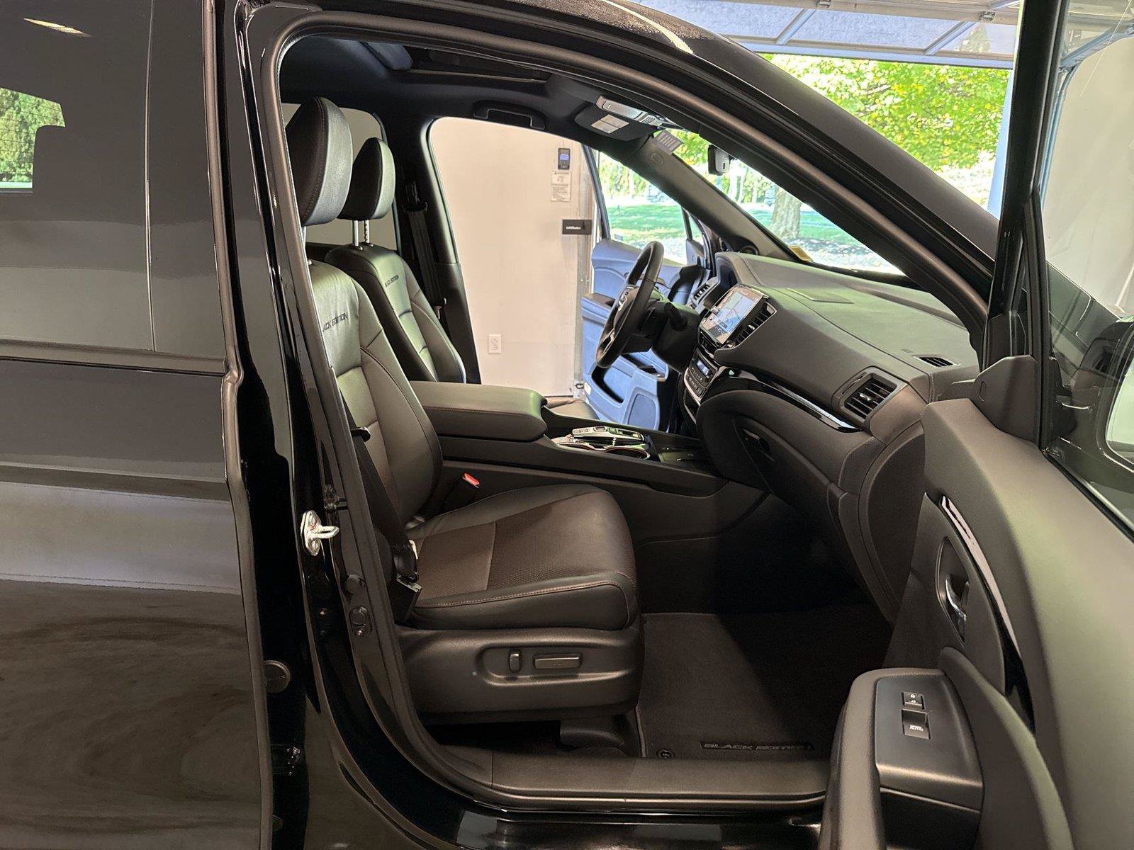 Used 2025 Honda Ridgeline Black Edition image 27
