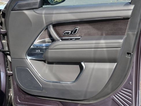 Certified 2025 Land Rover Range Rover SE image 11