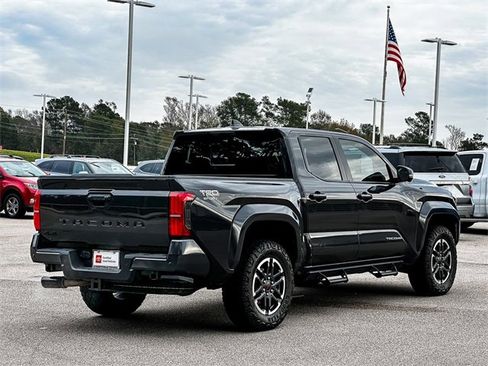 Certified 2025 Toyota Tacoma TRD Off-Road image 8