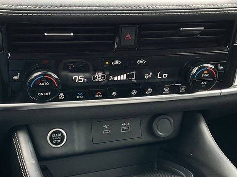 Used 2023 Nissan Rogue SL w/ SL Premium Package image 35