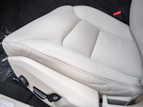 Used 2024 Volvo S60 B5 Plus image 32