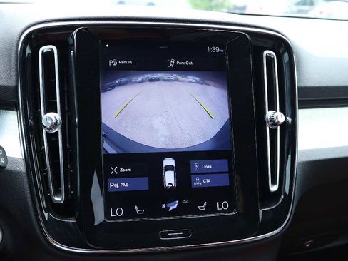 Used 2019 Volvo XC40 T5 Momentum AWD/4WD image 27