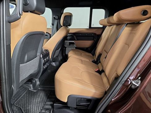 Used 2023 Land Rover Defender 130 SE image 9