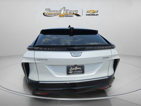 Used 2025 Cadillac Lyriq Luxury w/ LPO, Floor Liner Package AWD/4WD image 7