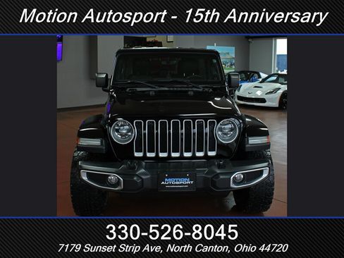 Used 2018 Jeep Wrangler Unlimited Sahara w/ Uconnect 4C Nav & Sound Group AWD/4WD image 4