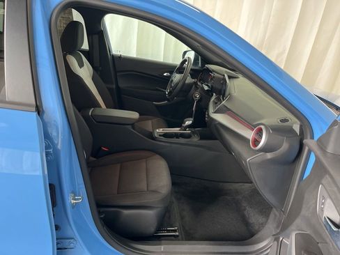 Used 2024 Chevrolet Trax RS w/ Sunroof Package FWD image 19