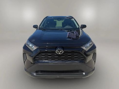 Used 2021 Toyota RAV4 LE FWD image 2