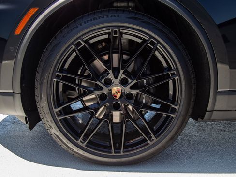 New 2026 Porsche Macan Electric RWD image 12